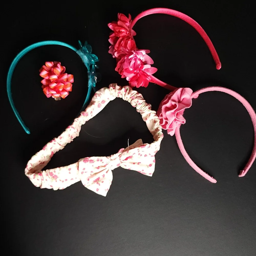 4 Head Bands And 1 Clip Floral and Solid Headband Set